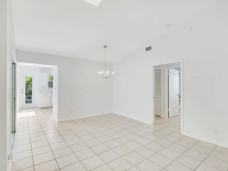 6118 Barbara St — Photo 7