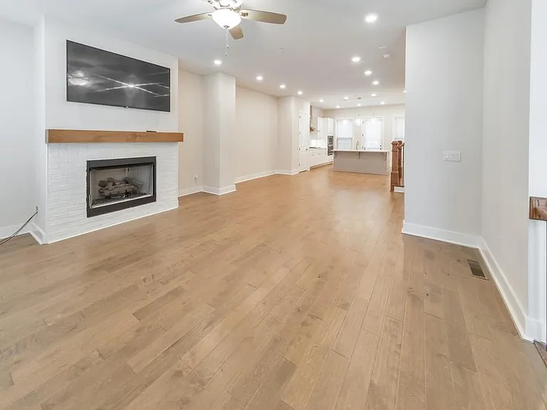 413 Bishop Ln — Photo 15