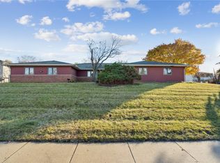 15 Aossey Ln SW, Cedar Rapids, IA 52404