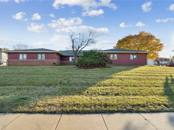 15 Aossey Ln SW, Cedar Rapids, IA 52404