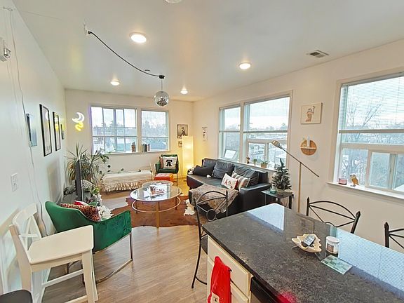 4th image of 4114 Lauriston St #303
