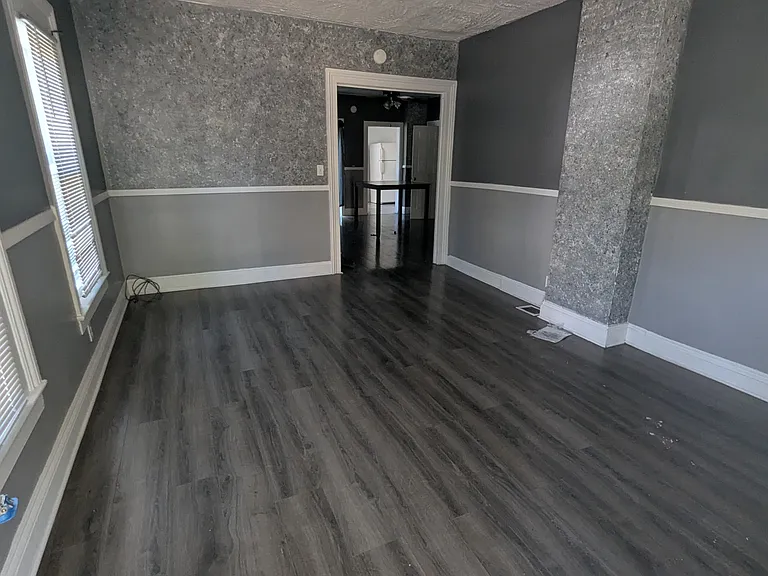 205-207 Ravine Ave #205 — Photo 4