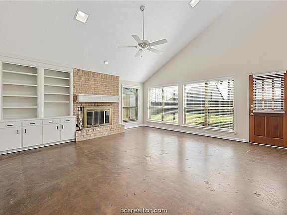 3rd image of 2702 Brookway Dr