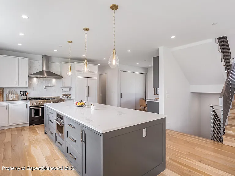 577 Fox Run Dr — Photo 12