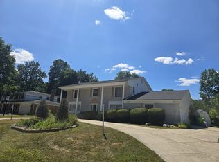 6924 Cottonwood Knl, West Bloomfield, MI 48322
