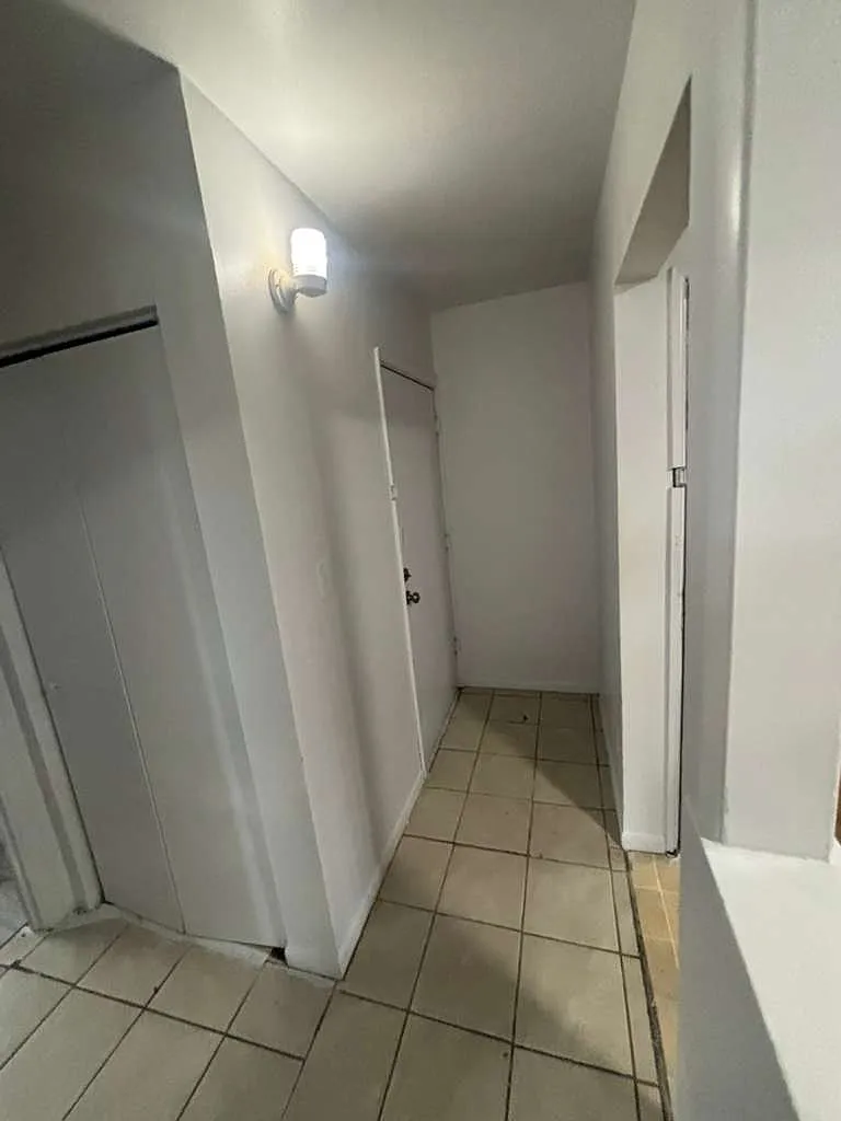 1 bed, 920 sqft, $1,699 — Photo 3