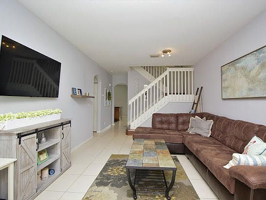 3rd image of 326 Spruce St