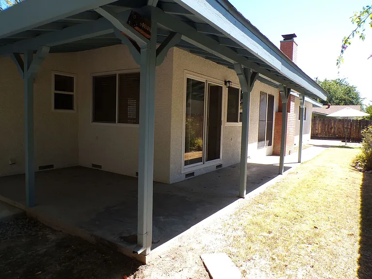 1600 Fairington Ln — Photo 14