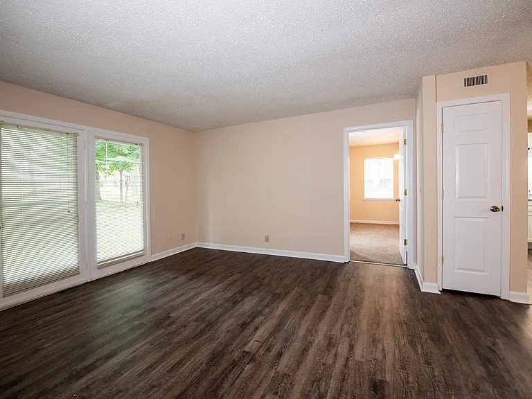 Willow Run Apartments — Photo 21