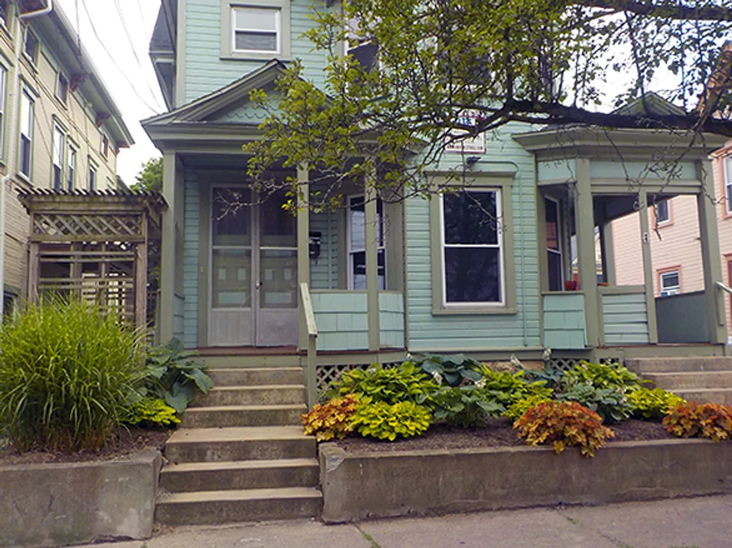 118 Dell St Apt 2 - Available 07/01/2027 - Beautiful 3 Bedroom Near Shops & Eateries — Photo 3