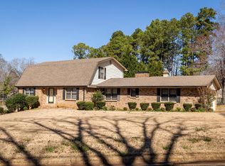 101 Shawnee Ln, Sheffield, AL 35660