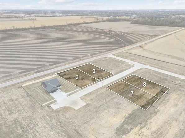 3330 Towne Ct, Robins, IA 52328