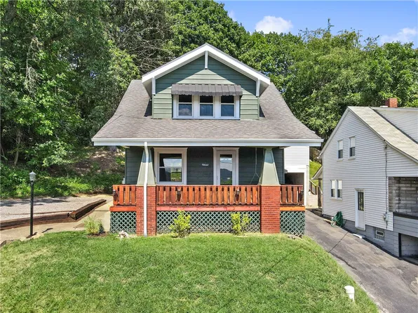 530 Ellwood Ave, Ellwood City, PA 16117