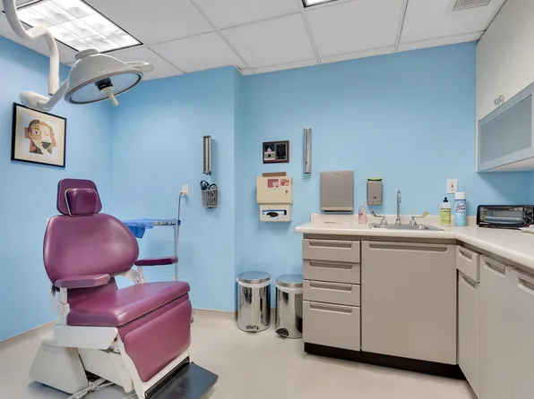 900 Park Avenue image 4 of 5