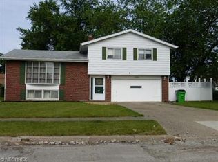 13955 Grove Dr, Garfield Heights, OH 44125