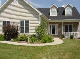 3245 Rivers Edge Dr, Perrysburg, OH 43551