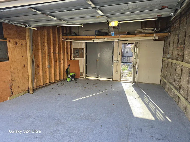 139 N 11th St — Photo 14