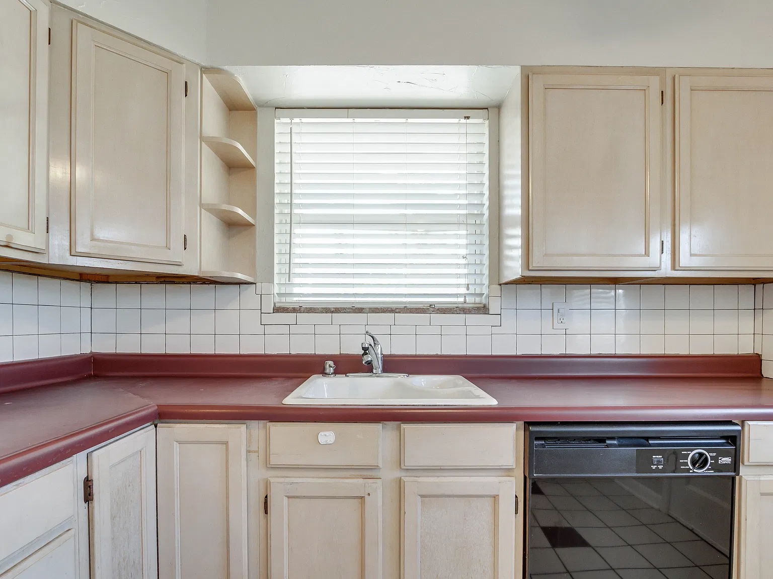 3 bed, 1150 sqft, $1,300 — Photo 3