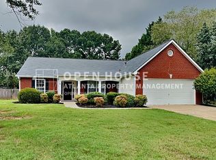 991 Rolling Meadows Dr, Loganville, GA 30052