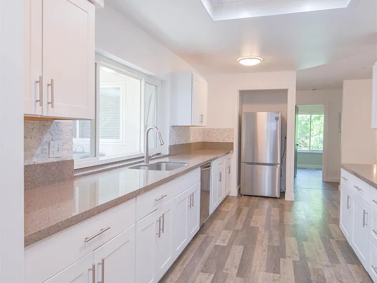 1321 Astoria Dr — Photo 21