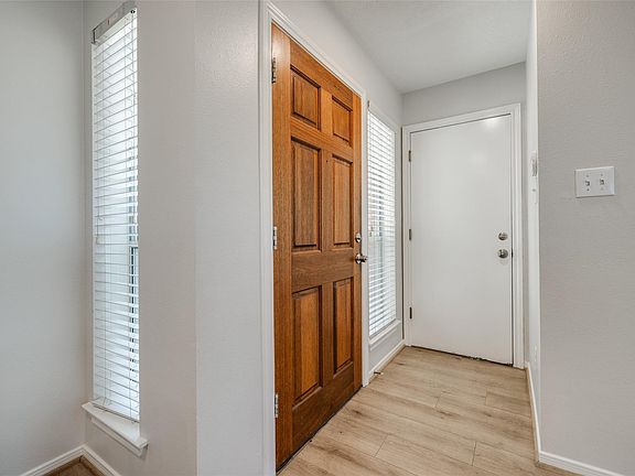 3rd image of 1304 Robin St