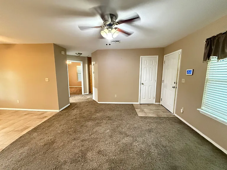 537 E Allen St — Photo 6