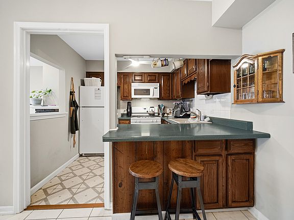 5th image of 339 Getchell Ave