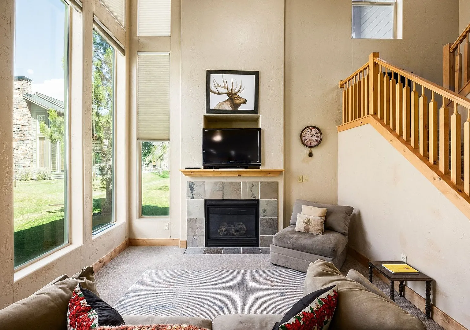 Fully Furnished Fox Point Home — Photo 3