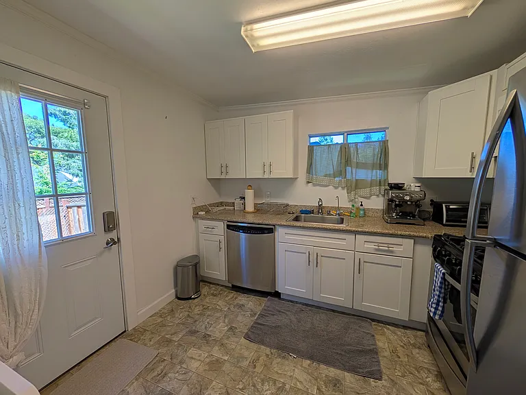 16403 Kennedy Rd — Photo 8