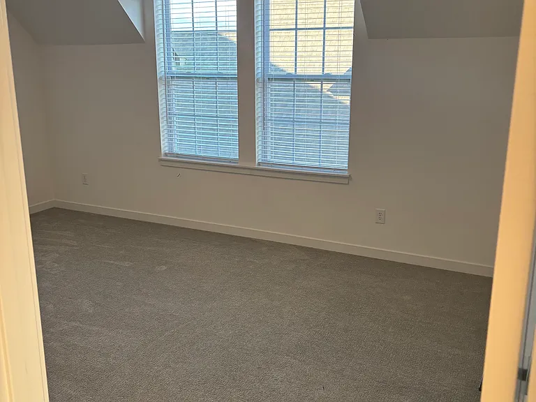 15109 Larchwood Dr — Photo 26