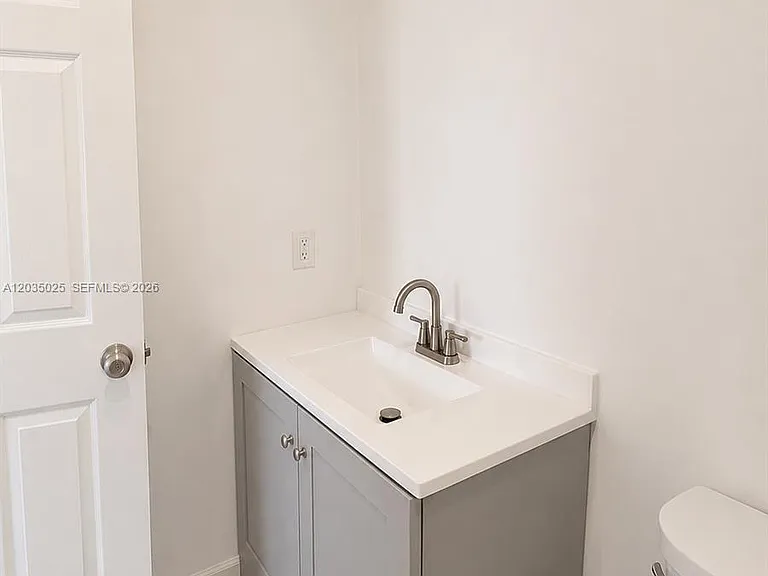 11931 SW 132nd Ave #EFFICIENCY — Photo 4