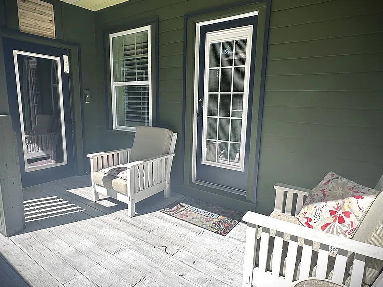 1517 E Harwood St — Photo 3