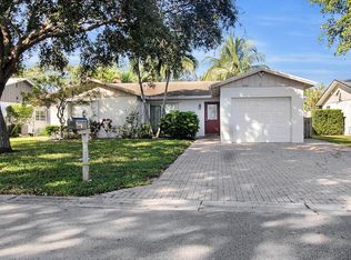 2440 NW 98th Ln, Pompano Beach, FL 33065