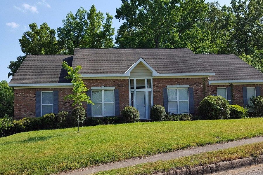1st image of 8305 Meadowlake Dr W