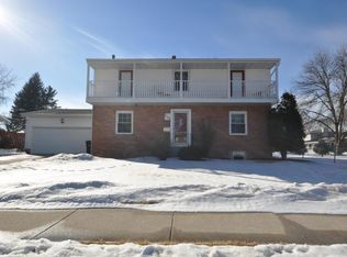 2109 10th St S, Fargo, ND 58103
