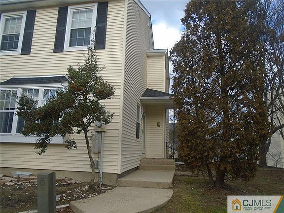 3rd image of 44 Lantern Ln