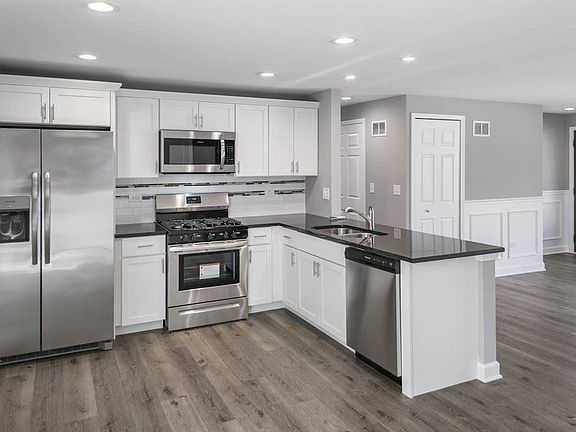 3rd image of 1327 Milton Ln