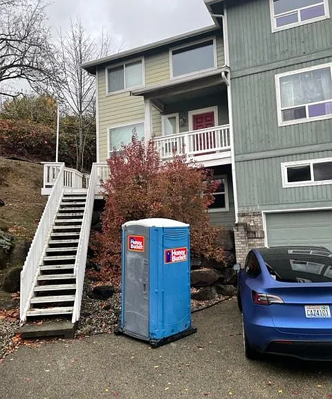 221 Lind Ave NW — Photo 40