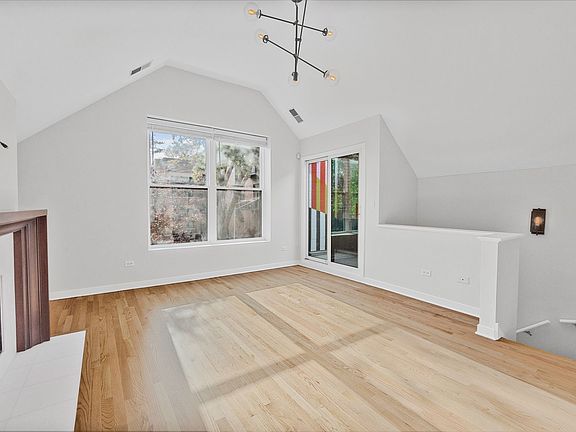 3rd image of 1747 N Wolcott Ave #2