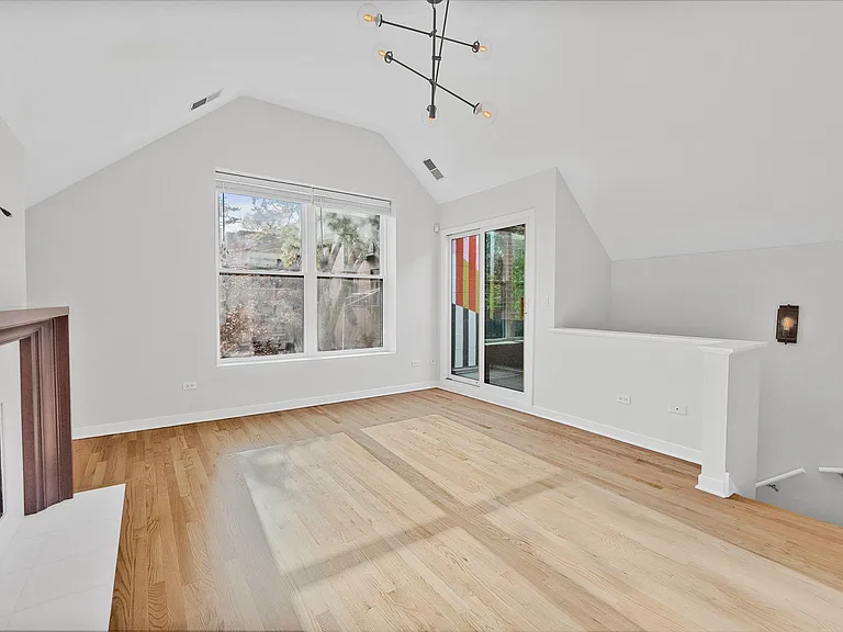 1747 N Wolcott Ave #2 — Photo 3