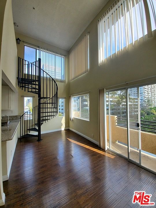1st image of 701 S Kingsley Dr APT 402