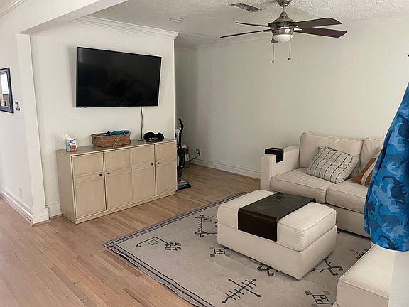 4th image of 3011 Carlford Cir