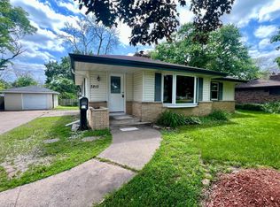 3213 Quarles Rd, Brooklyn Center, MN 55429