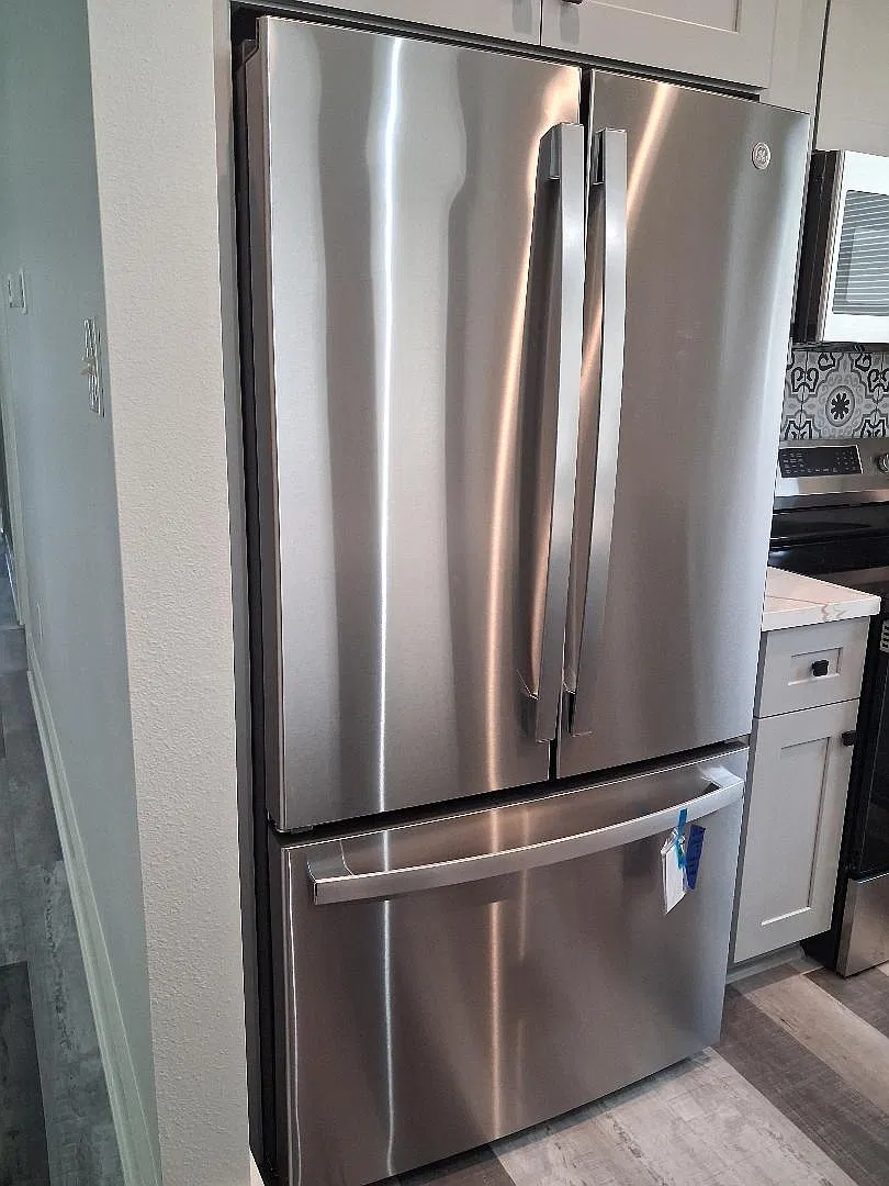 3 bed, 1125 sqft, $2,500 — Photo 3
