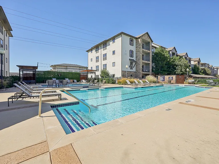 Vine + Vail Townhomes and Apartments — Photo 24