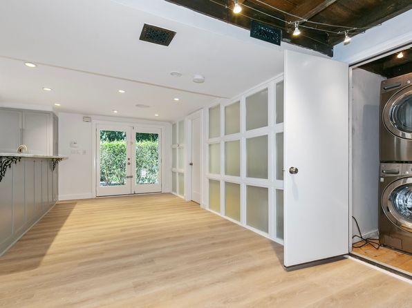 1437 Old Northern Blvd #3