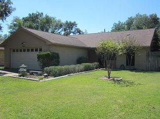 3827 Ravenwood Dr, Bryan, TX 77802