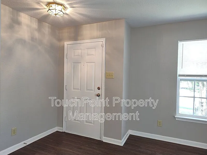 4 bed, 2.5 bath, 2300 sqft, $1,795 — Photo 2