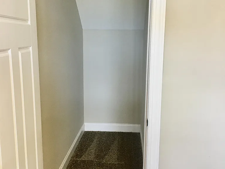 215 Capstone Dr — Photo 9