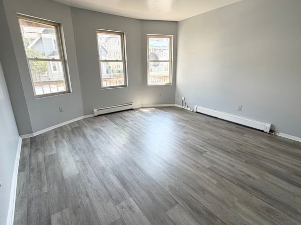 538 Gregory St Floor 1